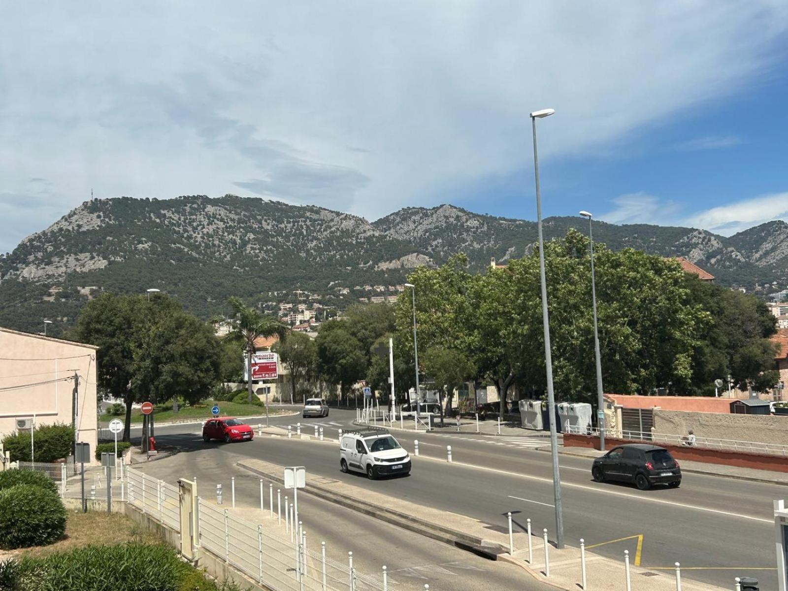 T4 Lumineux Et Spacieux, Parking Et Parc Prive Тулон Екстериор снимка